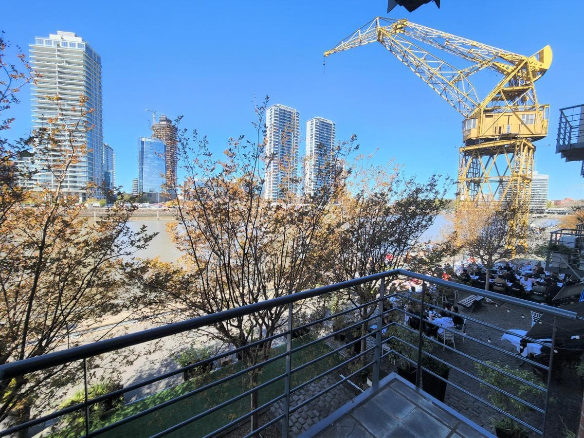 Excelente oficina - alquiler - 130 m2 - 1 cochera- Puerto Madero - Vista Dique.