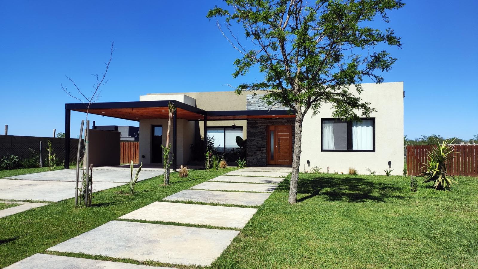 Full-Season Rental: Casa Quinta San Sebastian Pilar—4 Rooms, Park, Pool