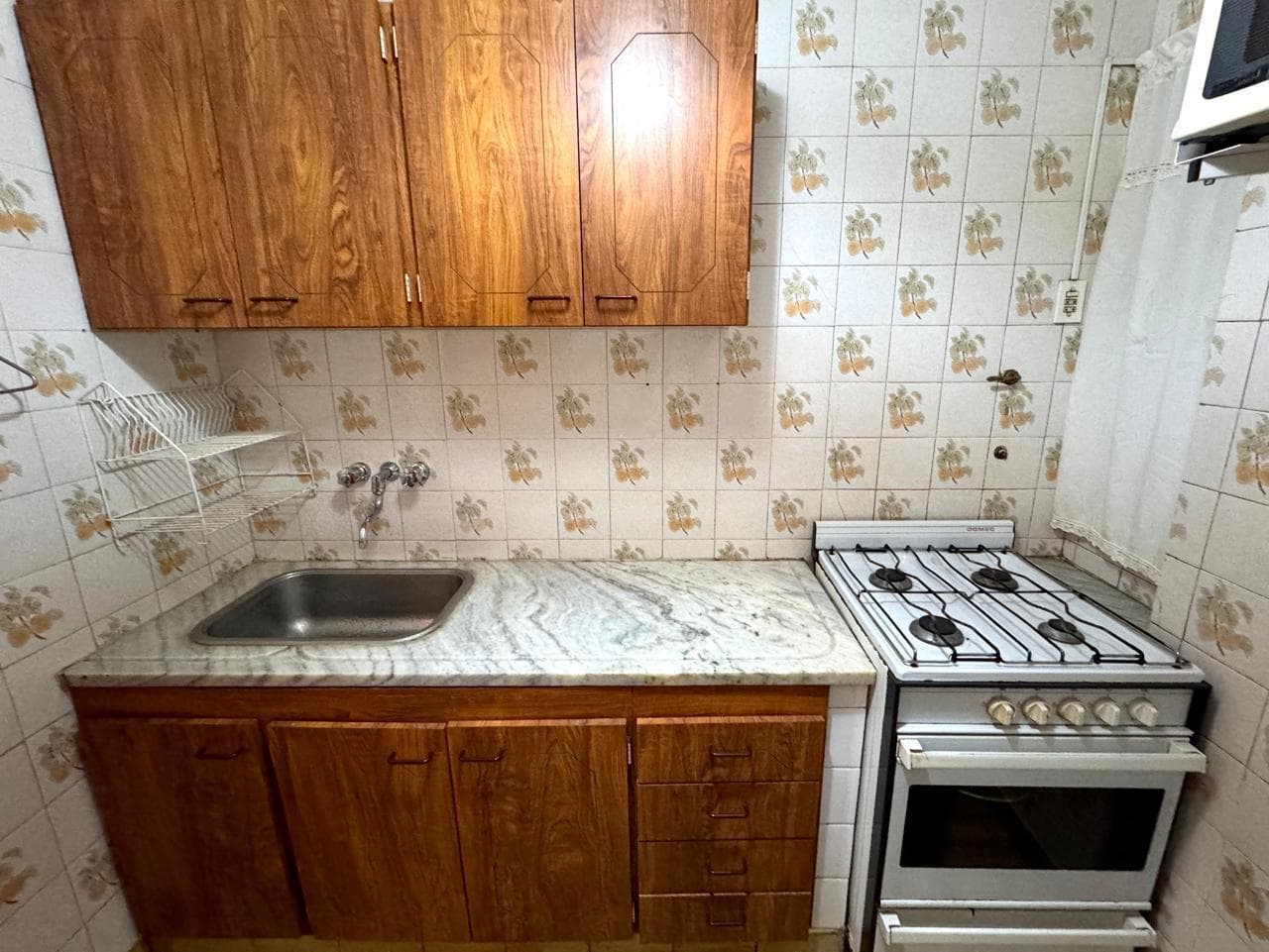 2-Bedroom Apartment for Sale on the Street Side of Av. Colón