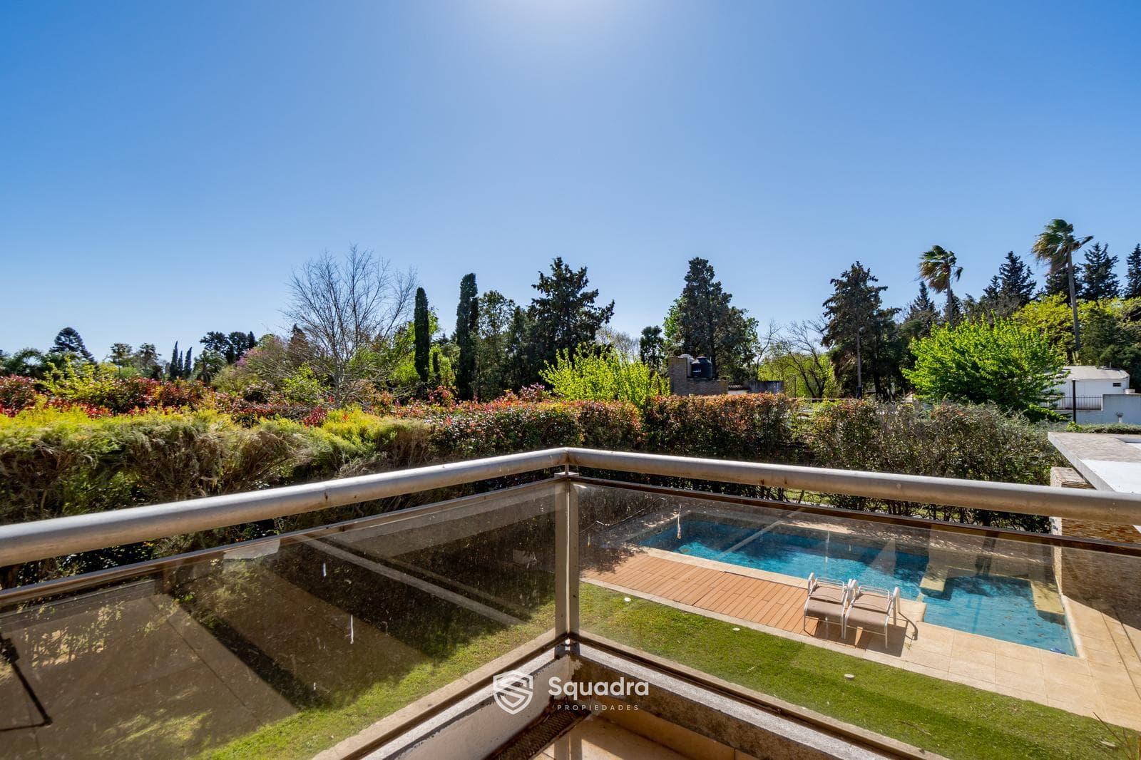 FOR SALE | TRADE - 4-bedroom house with pool, barbecue area, and garage - San Marino. QUALIFIES FOR A MORTGAGE.