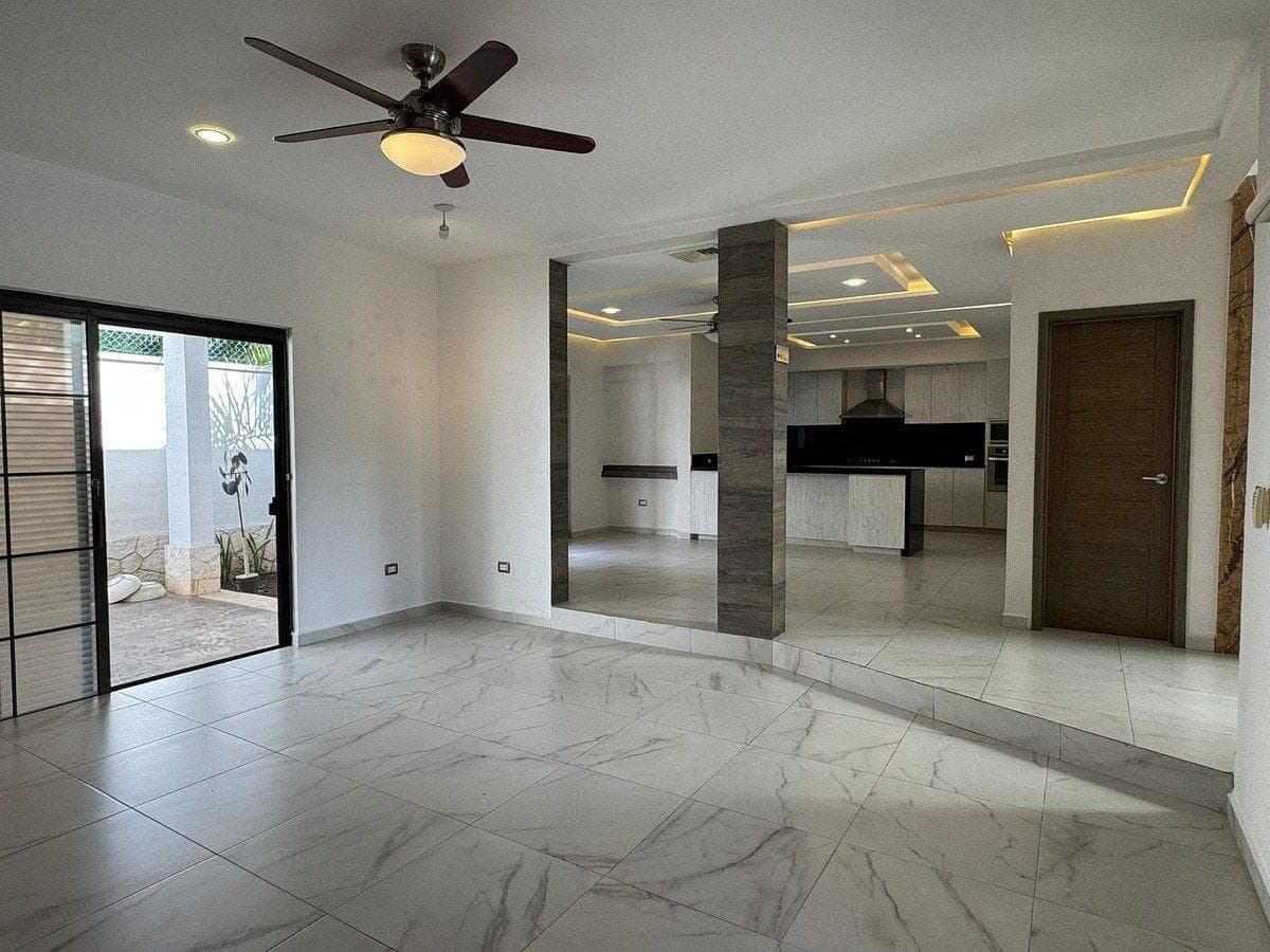 House in Supermanzana 51 for Sale and Rent