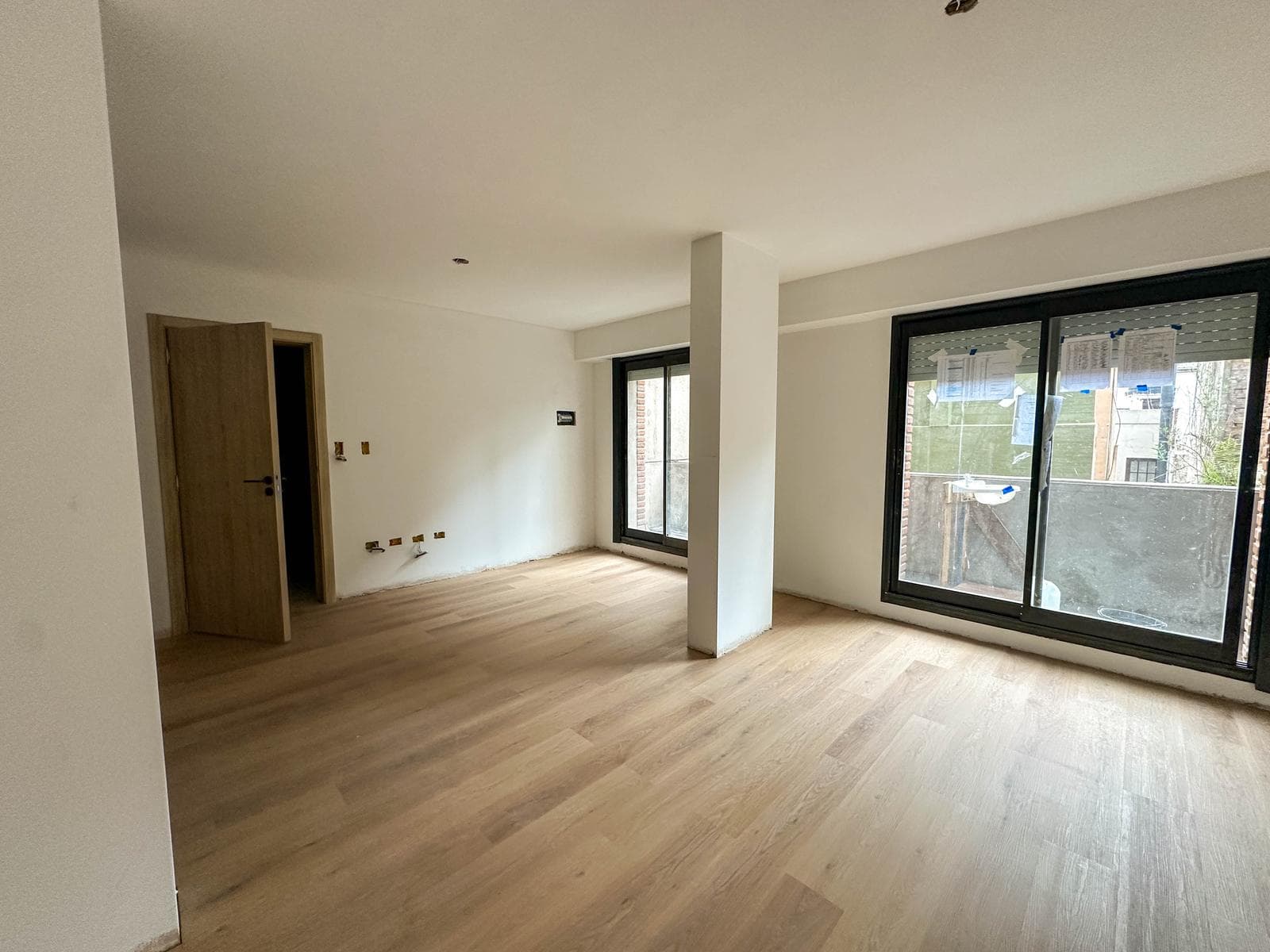 Loft-style apartment for sale (can be divided) in the riverfront area
