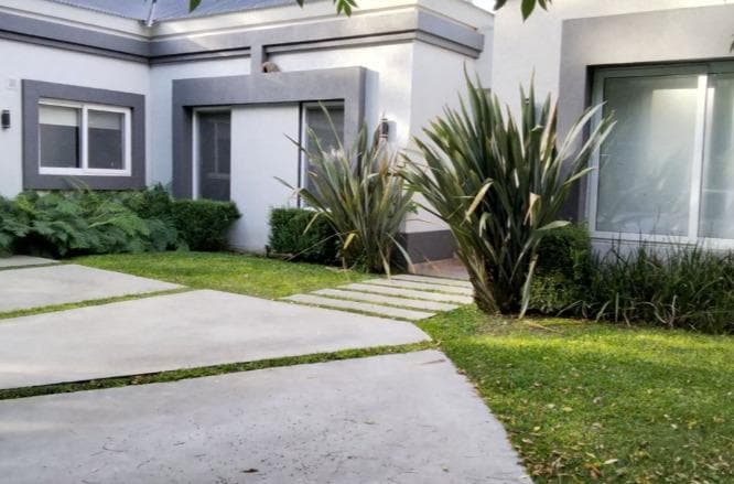 Residencia de Categoria en Barrio Los Puentes