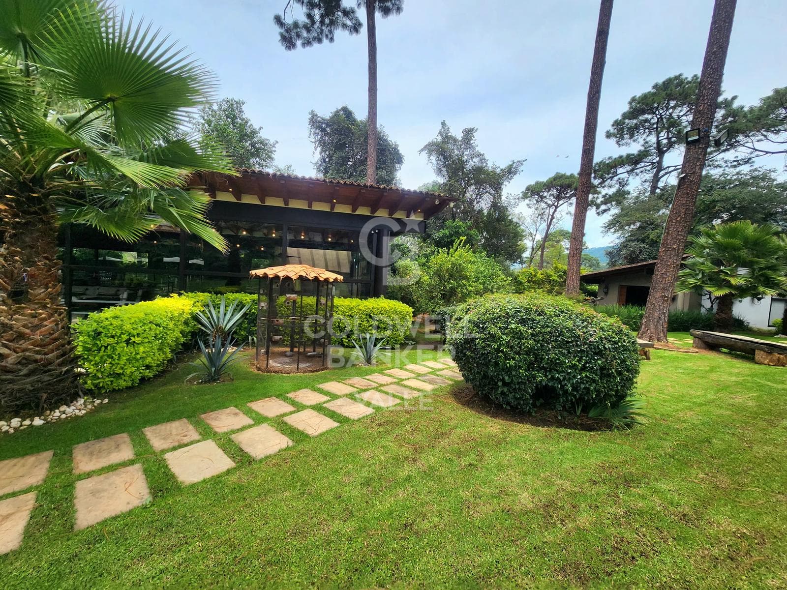 Residencia Exclusiva en Renta, Avándaro | 2 Casas, Alberca y Amplias Amenidades