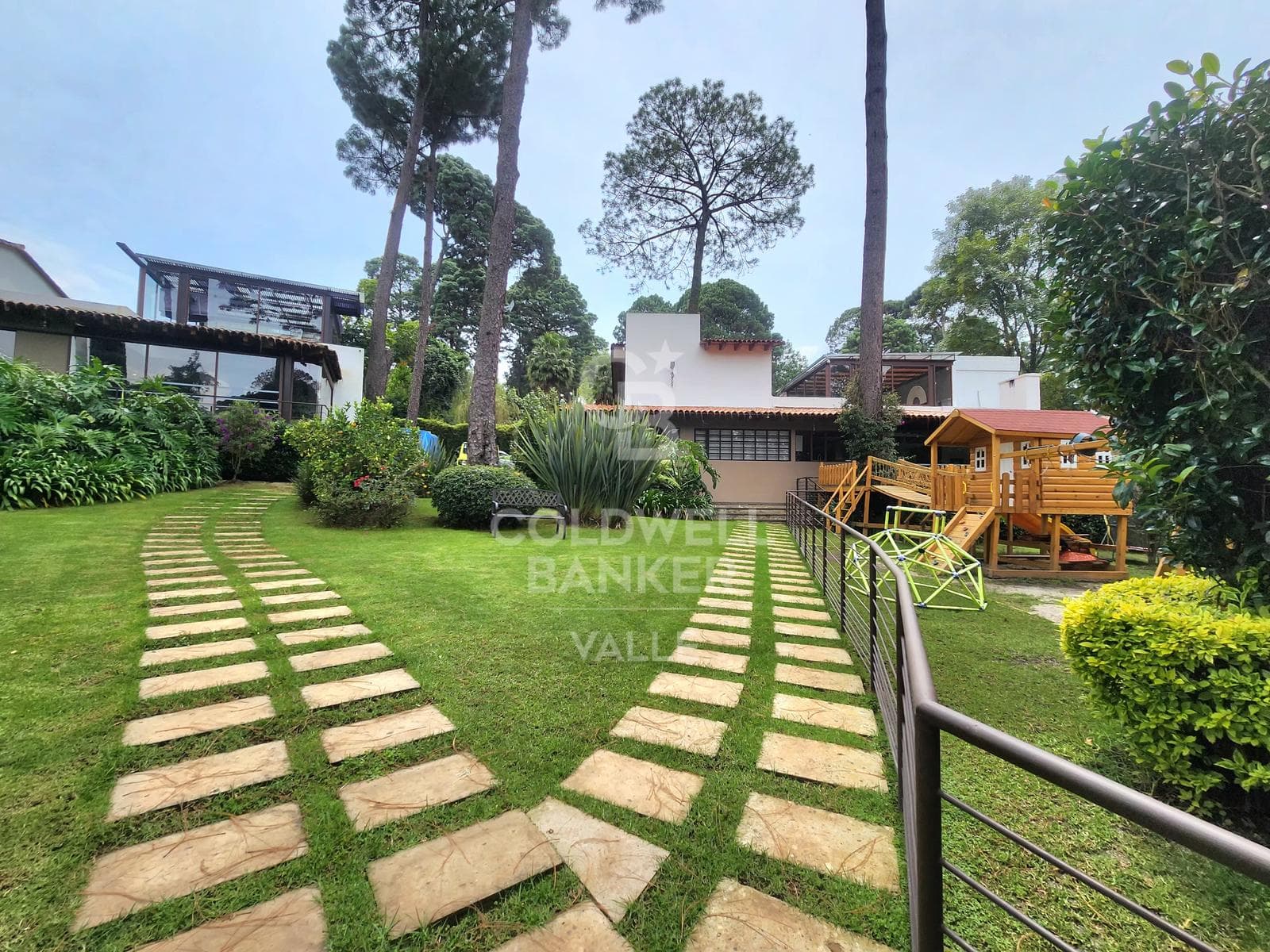 Residencia Exclusiva en Renta, Avándaro | 2 Casas, Alberca y Amplias Amenidades
