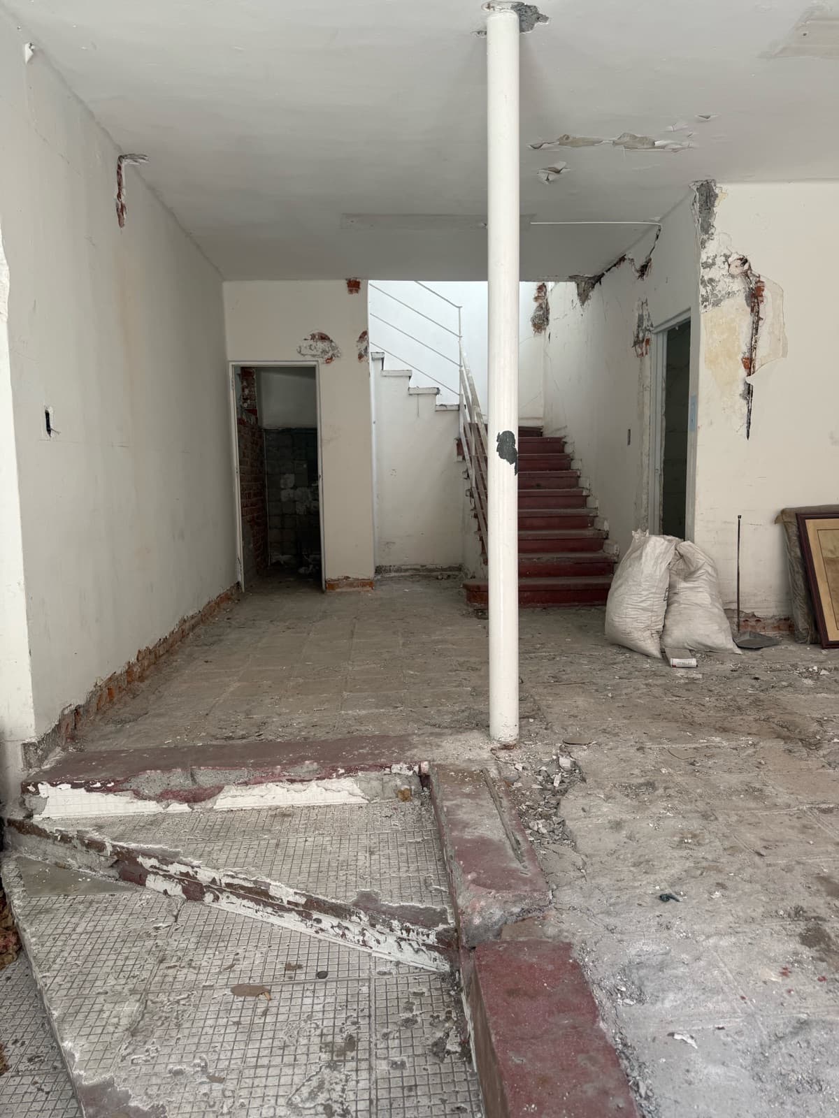 House for sale in Naples, Benito Juárez—needs remodeling