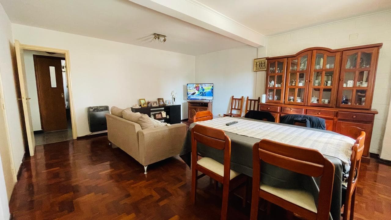 For Sale - 2-bedroom apartment with a balcony facing the street in downtown Rosario