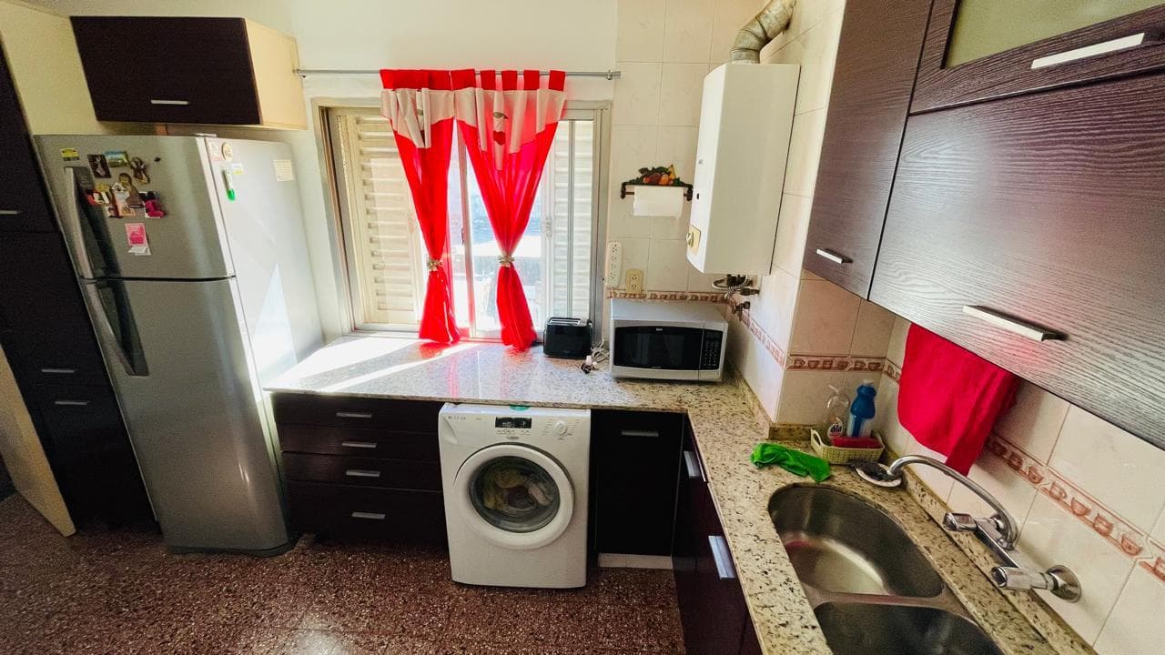 For Sale - 2-bedroom apartment with a balcony facing the street in downtown Rosario