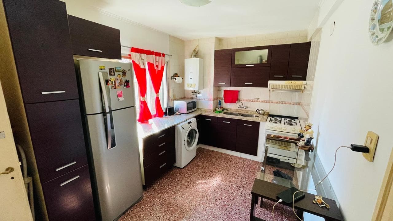 For Sale - 2-bedroom apartment with a balcony facing the street in downtown Rosario