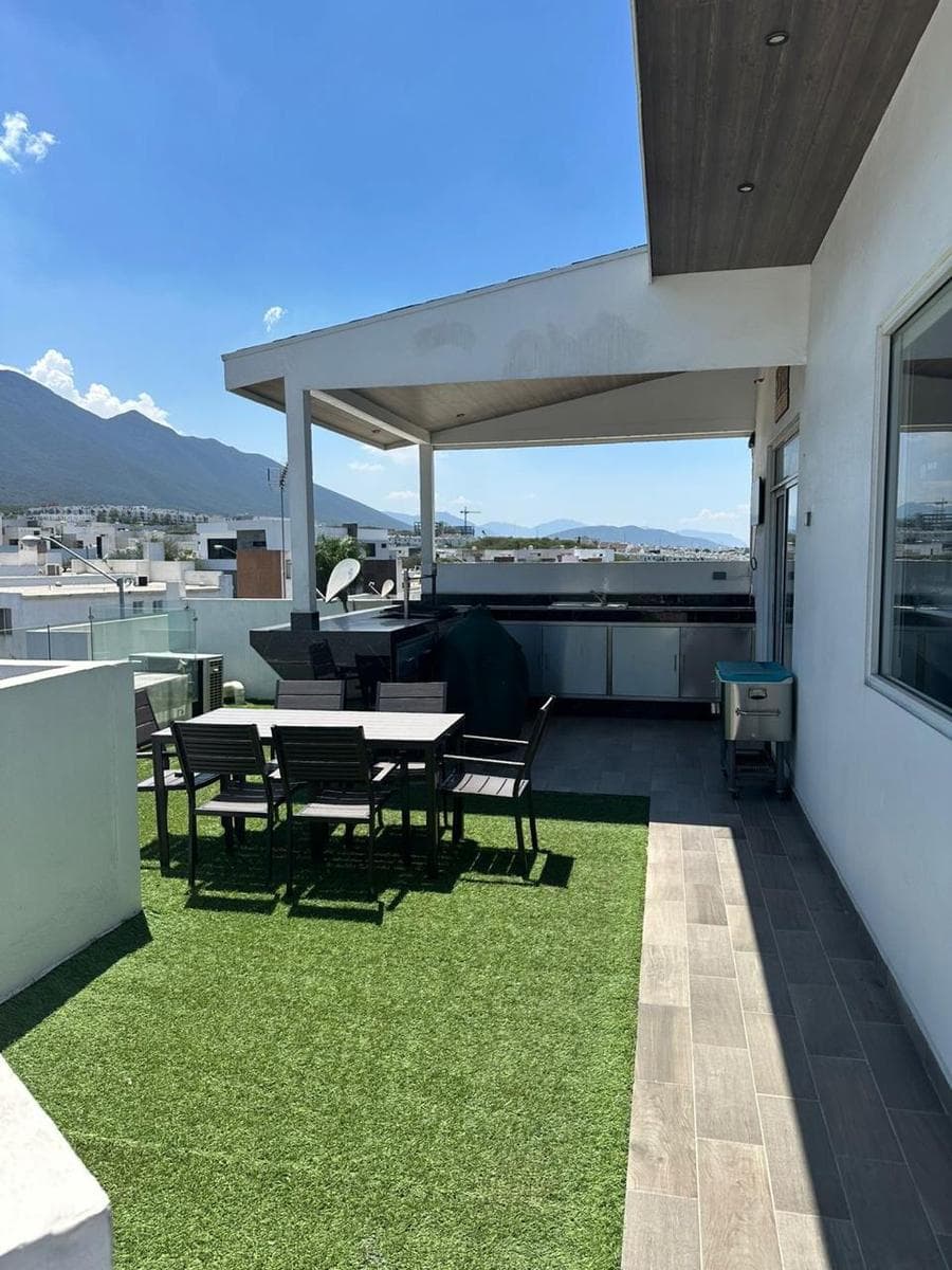 HOUSE FOR SALE WITH A POOL IN CUMBRES SAN AGUSTIN - PRIVADA FRANCIA