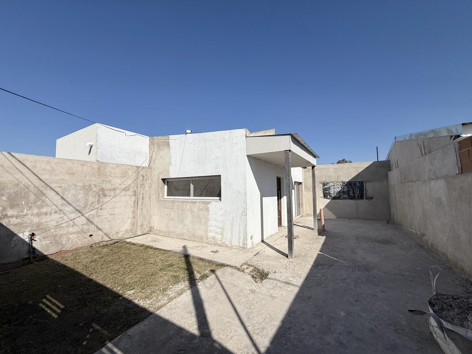 3-bedroom house for sale (under construction). With a patio and garage. Puerta del Sol neighborhood. Campana