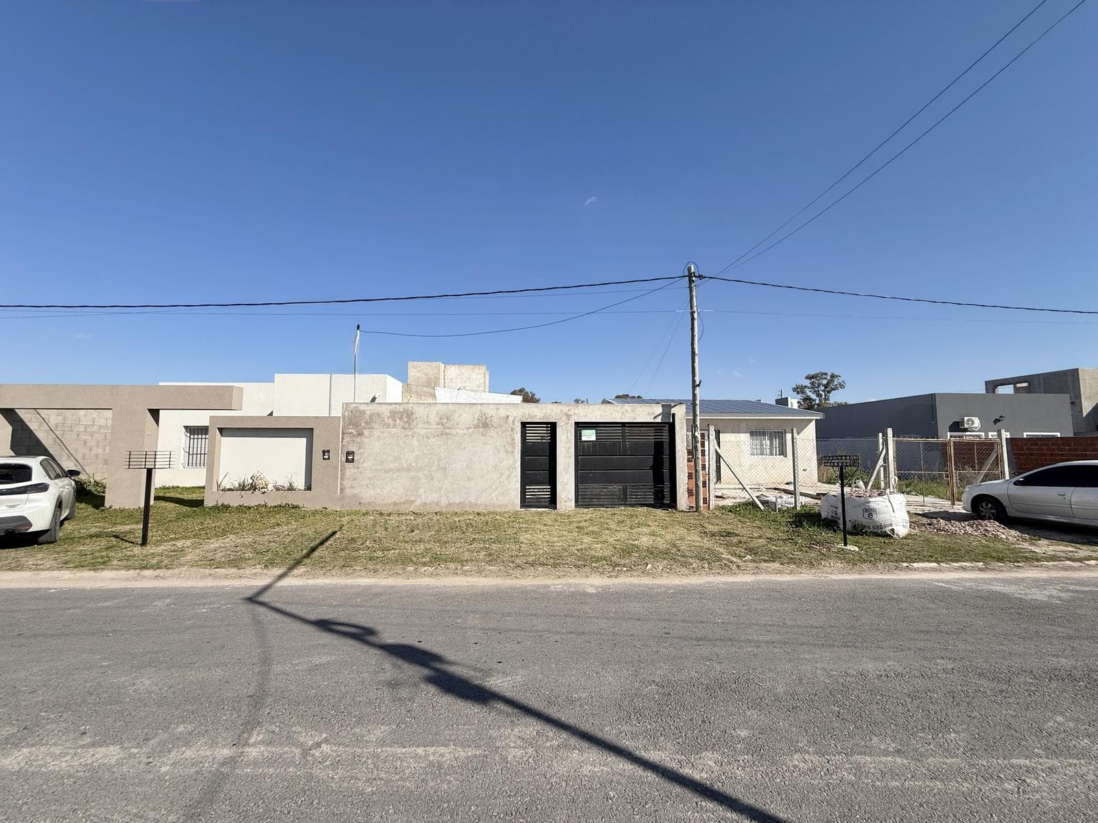 3-bedroom house for sale (under construction). With a patio and garage. Puerta del Sol neighborhood. Campana