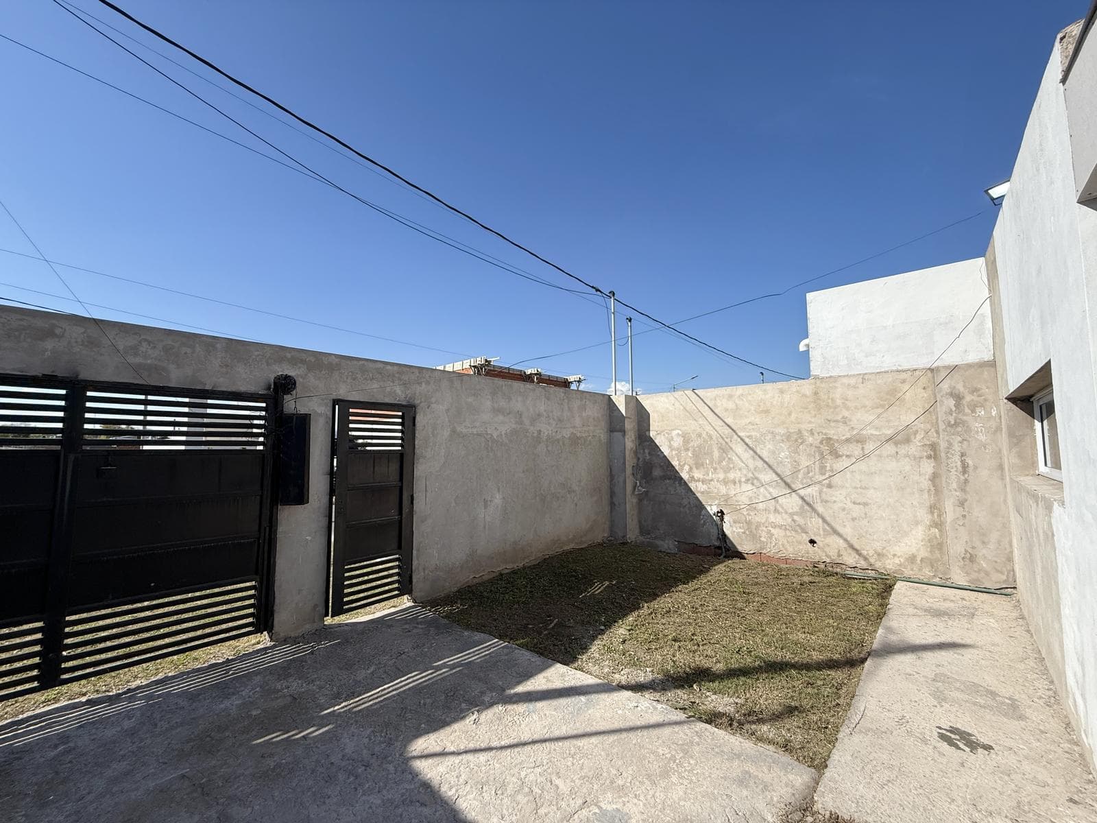 3-bedroom house for sale (under construction). With a patio and garage. Puerta del Sol neighborhood. Campana