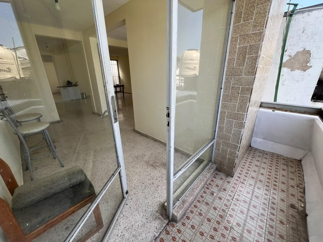 3-Bedroom Apartment 2 Blocks from the Arco de la Calzada