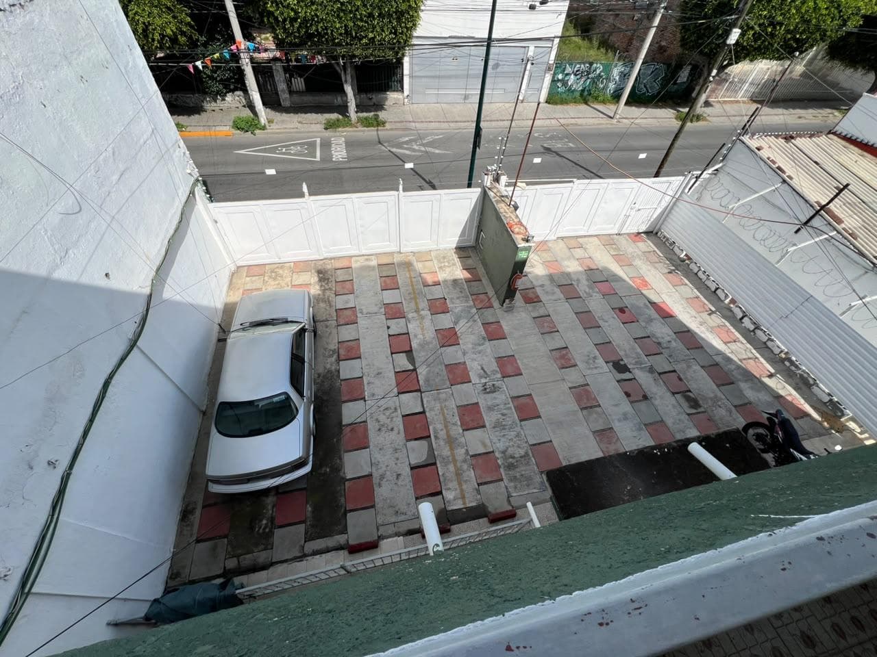 3-Bedroom Apartment 2 Blocks from the Arco de la Calzada