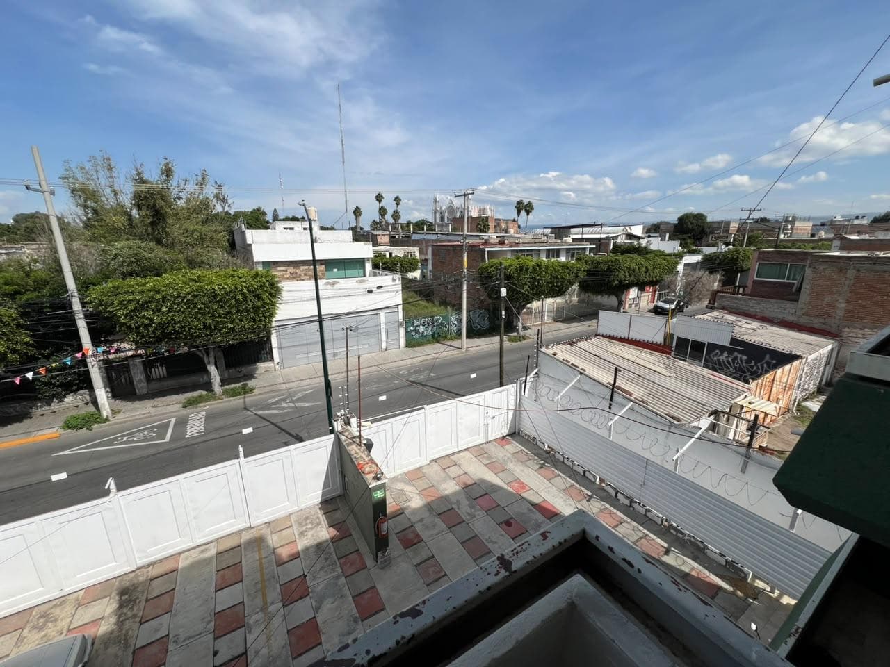 3-Bedroom Apartment 2 Blocks from the Arco de la Calzada