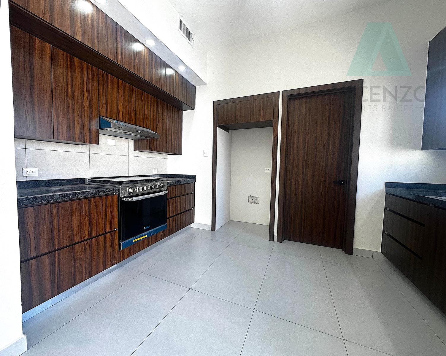 YOUR NEW HOME IS IN CONDESA REJÓN, Walval