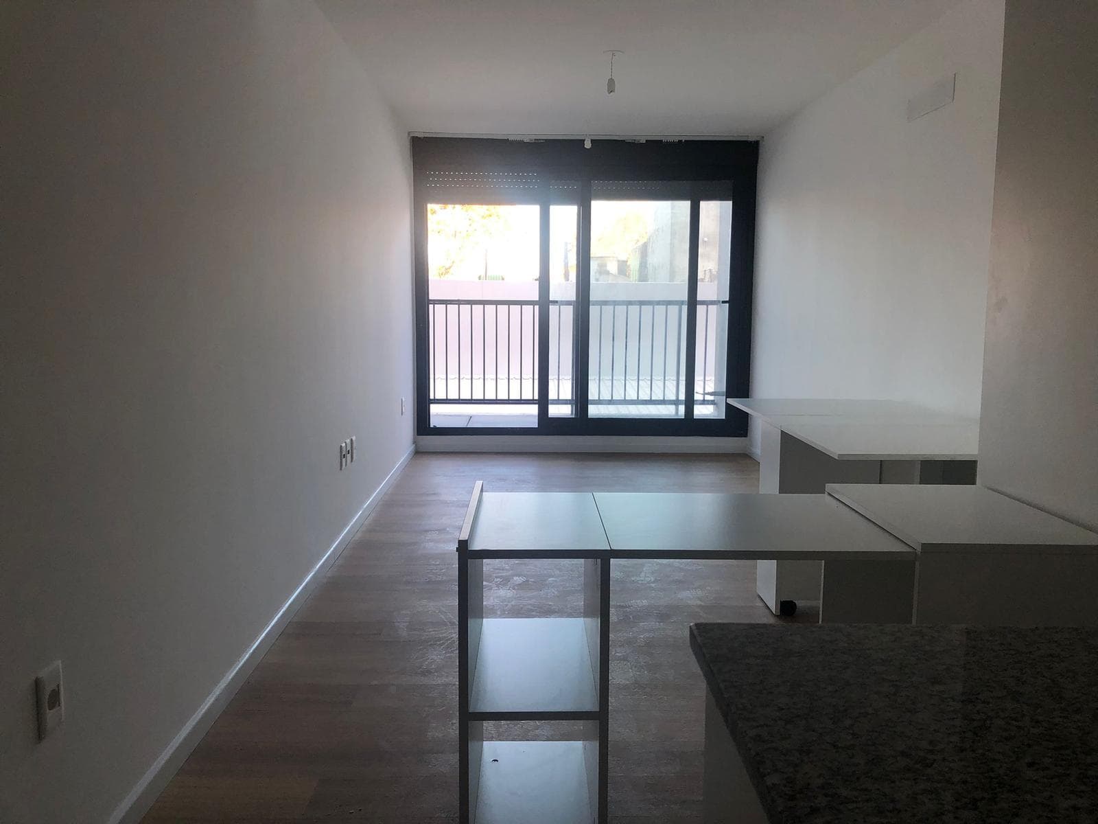 Studio Apartment for Rent with a Balcony in Downtown Montevideo.