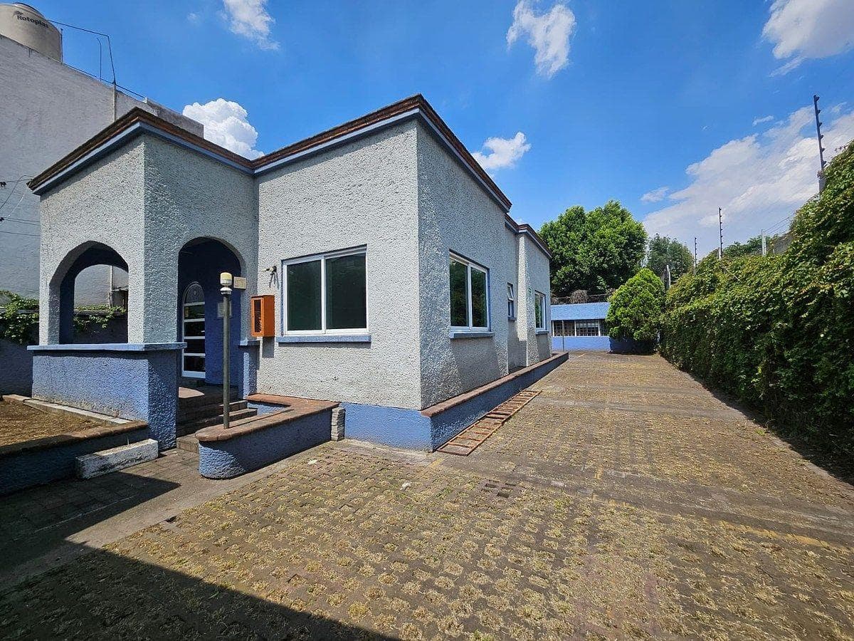 House for Sale with Zoning for Office Use in Guadalupe Inn