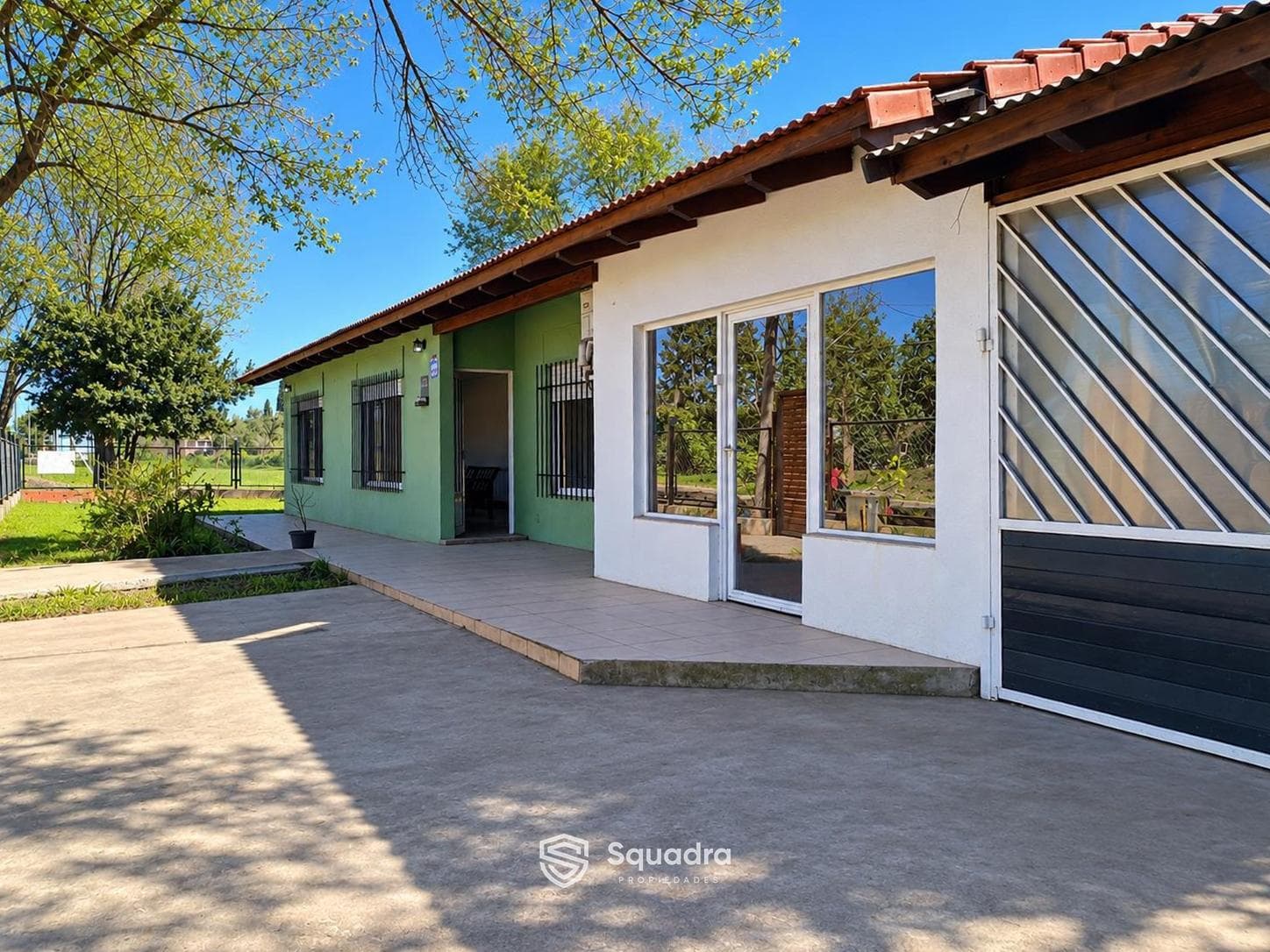 FOR SALE | TRADE - 2-bedroom house with commercial space and garage in Pueblo Esther. QUALIFIES FOR A MORTGAGE.