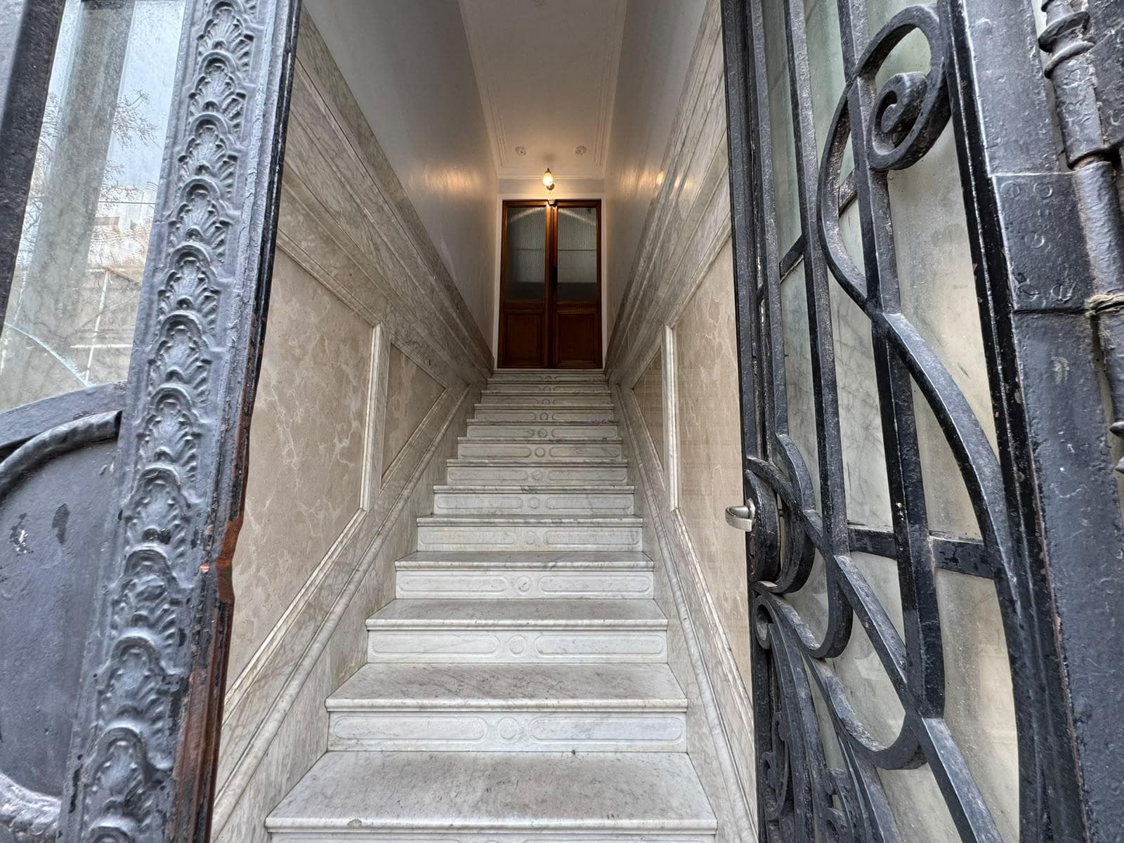 Ituzaingo and Juan Jose Diaz - Office for Rent - Ideal Studio