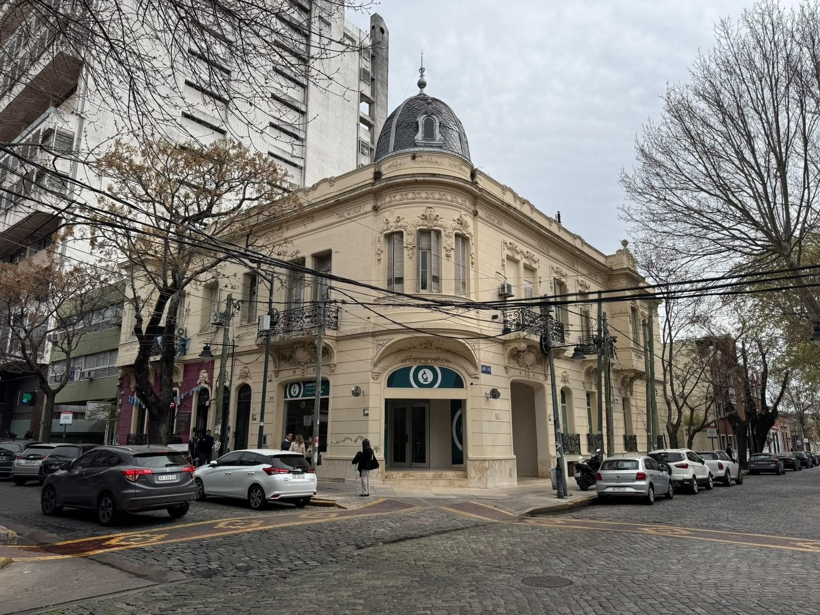 Ituzaingo and Juan Jose Diaz - Office for Rent - Ideal Studio