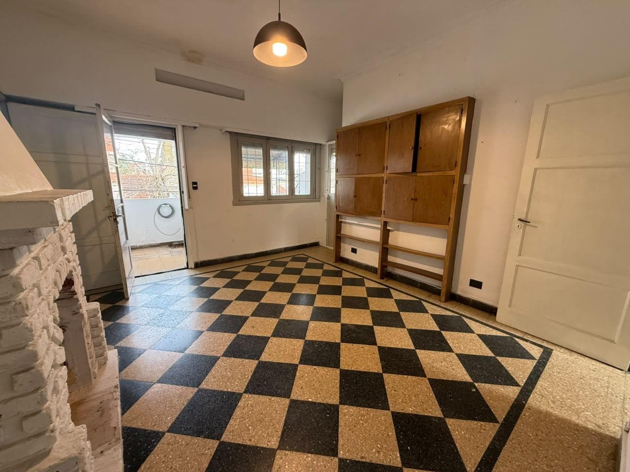 3-room apartment on the upper floor (accessible by stairs) in the San José neighborhood - Needs complete renovation