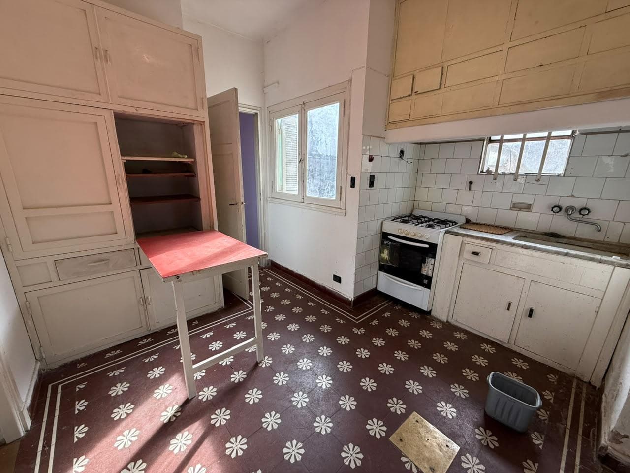 3-room apartment on the upper floor (accessible by stairs) in the San José neighborhood - Needs complete renovation