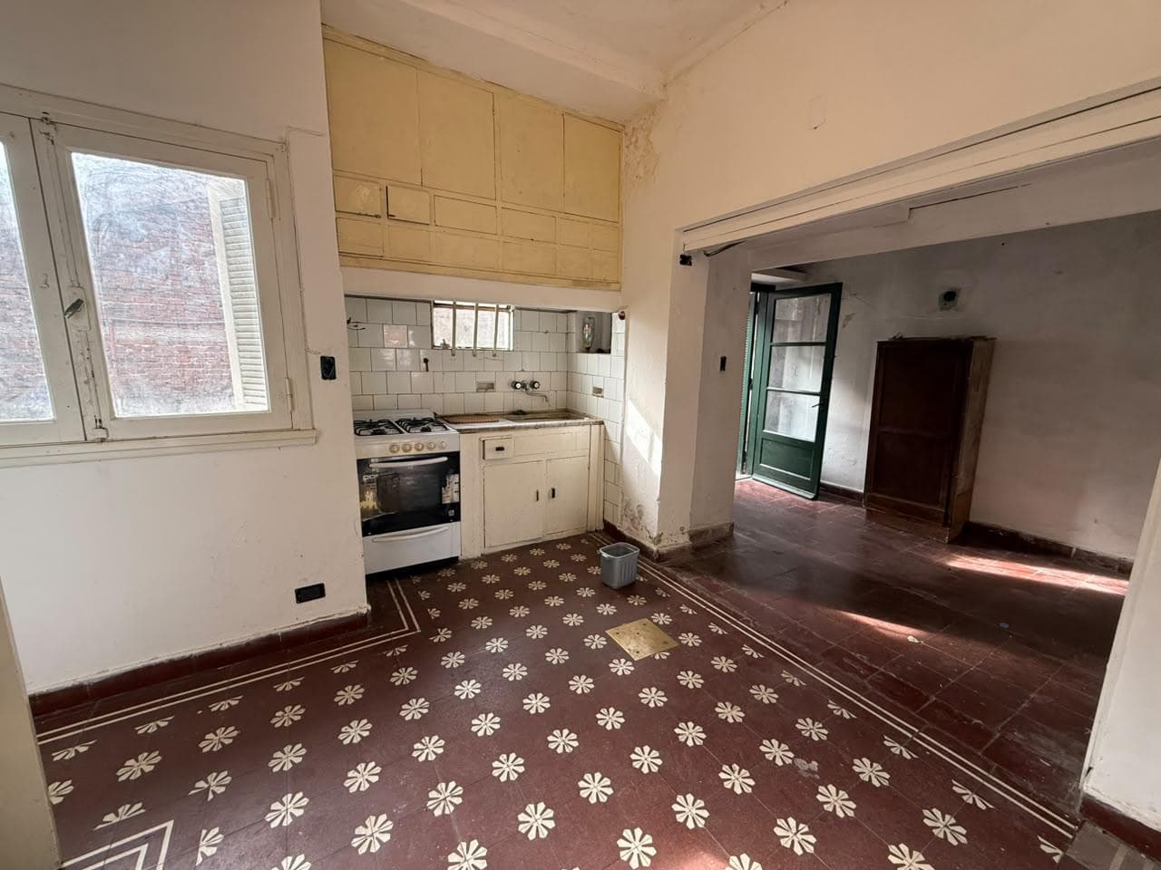 3-room apartment on the upper floor (accessible by stairs) in the San José neighborhood - Needs complete renovation