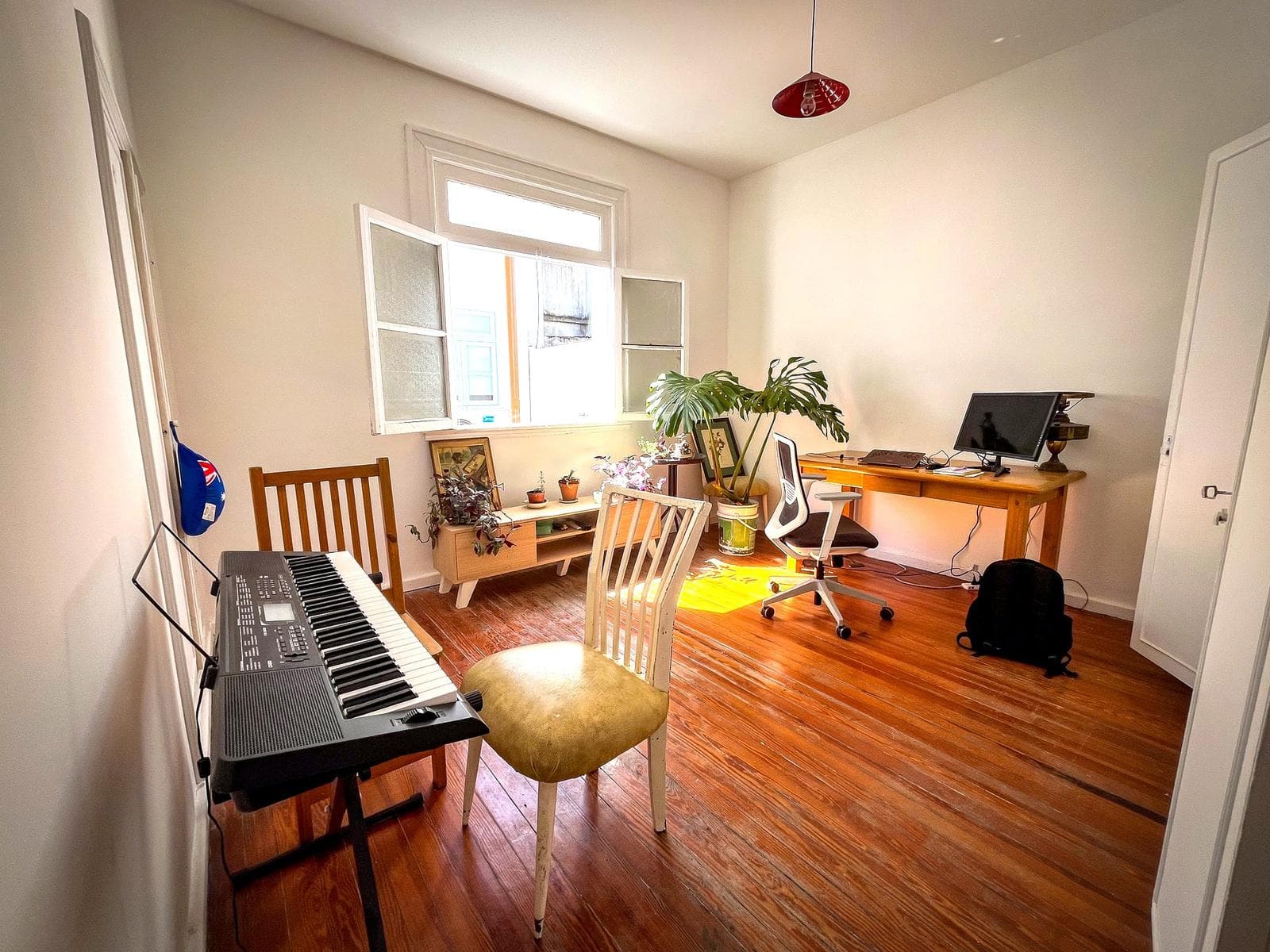 A Hidden Gem in Villa Devoto: Townhouse / 3 bedrooms with exceptionally well-preserved original features