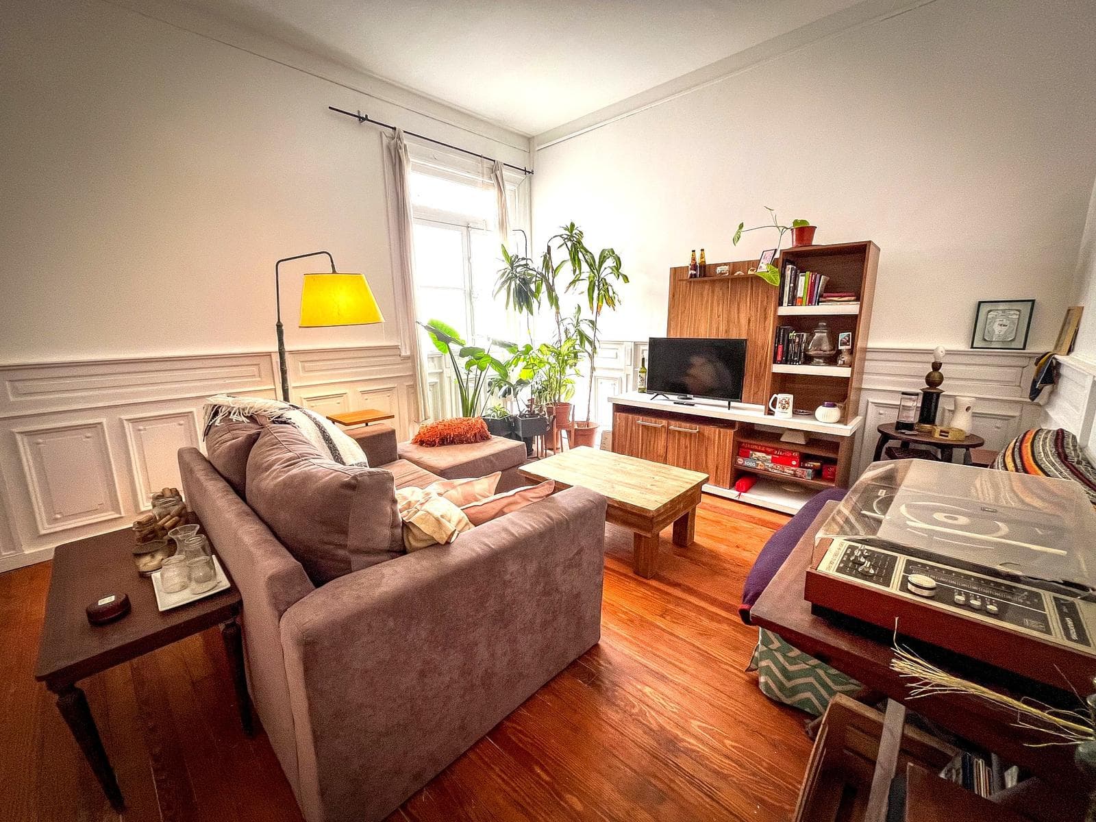 A Hidden Gem in Villa Devoto: Townhouse / 3 bedrooms with exceptionally well-preserved original features