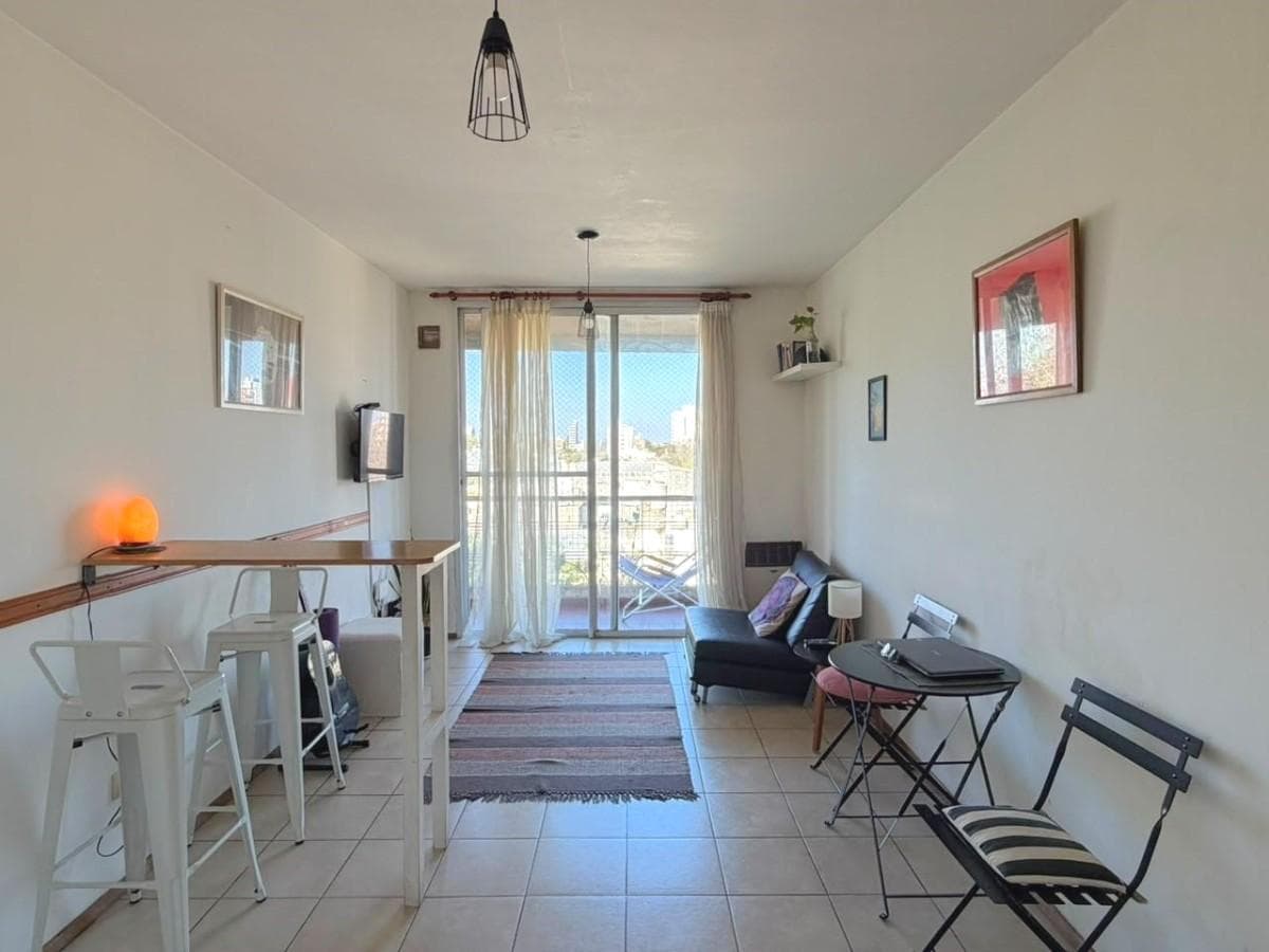 FOR SALE - 1-bedroom apartment with a front-facing balcony - República de la Sexta, Rosario