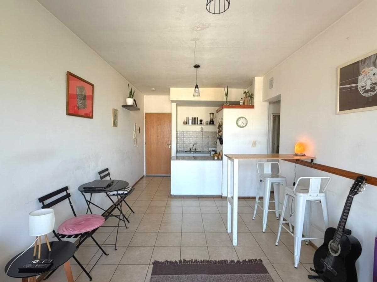 FOR SALE - 1-bedroom apartment with a front-facing balcony - República de la Sexta, Rosario