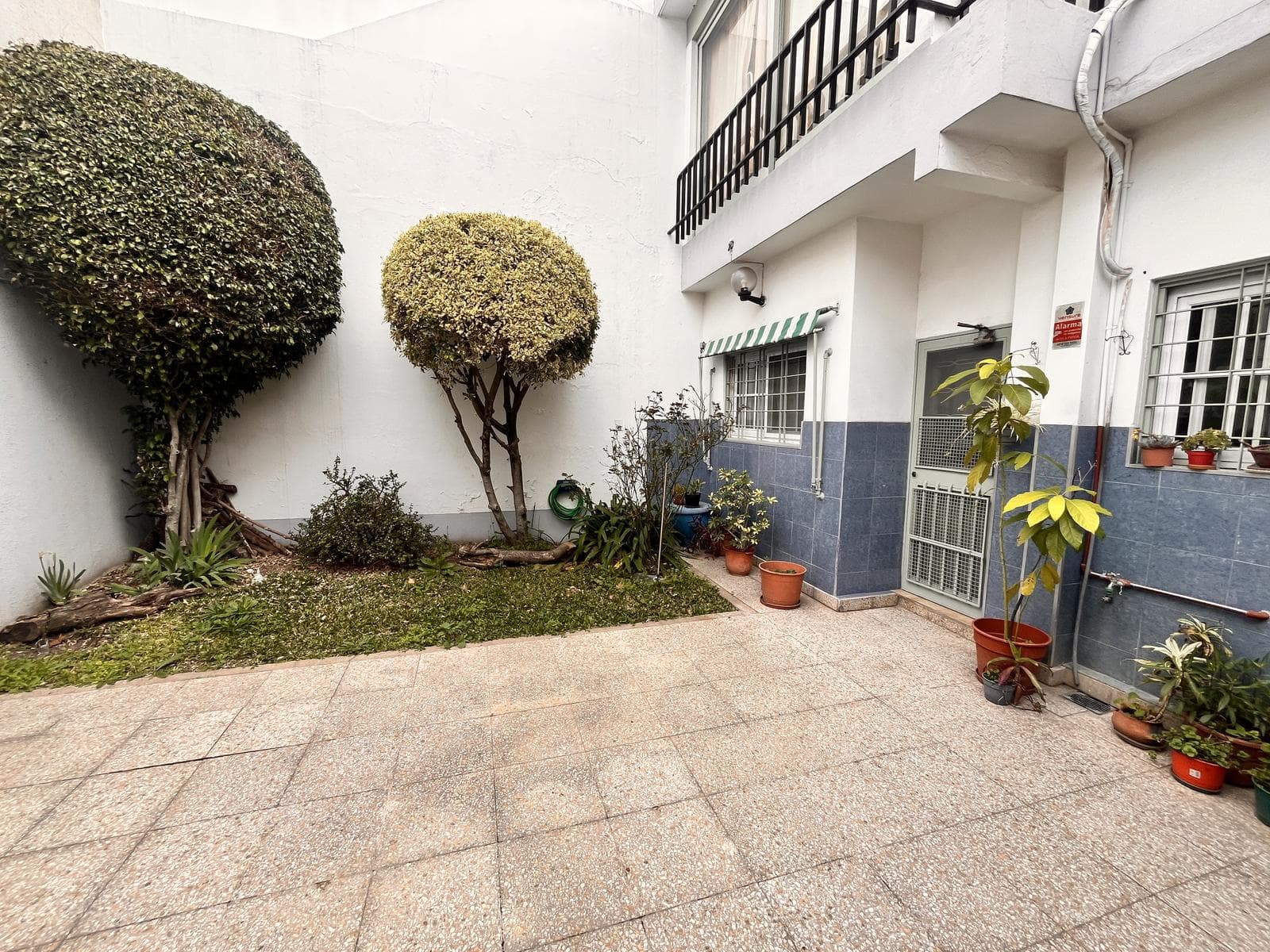 House for sale with terrace and garden, 3 bedrooms, mortgage-eligible, Tres de Febrero, landlords