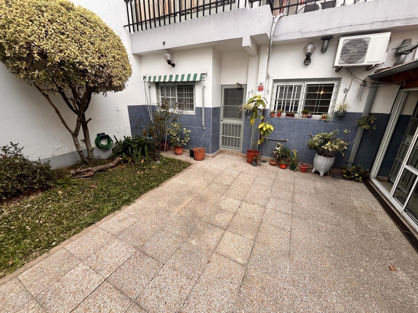 House for sale with terrace and garden, 3 bedrooms, mortgage-eligible, Tres de Febrero, landlords