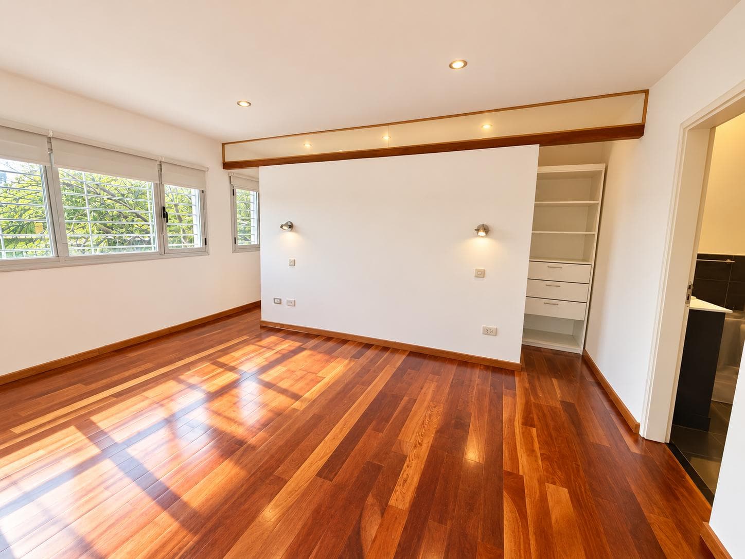 5-Bedroom House for Sale in the Cerro de las Rosas Neighborhood with a Pool