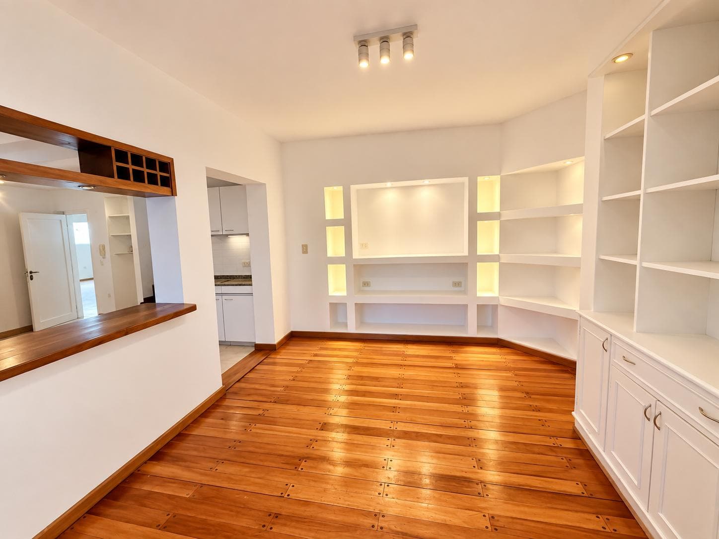 5-Bedroom House for Sale in the Cerro de las Rosas Neighborhood with a Pool