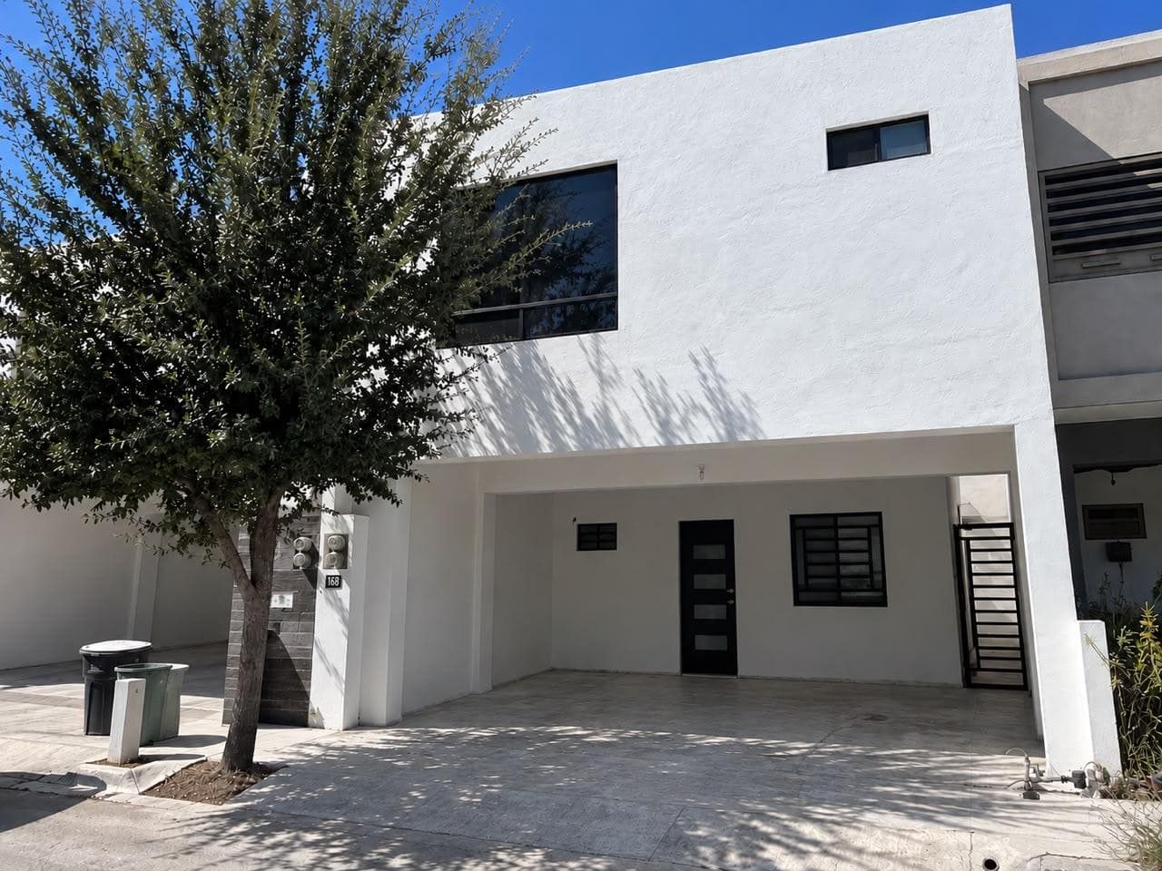 House for Sale with an Addition in Reserva Acanto, Apodaca, Nuevo León.