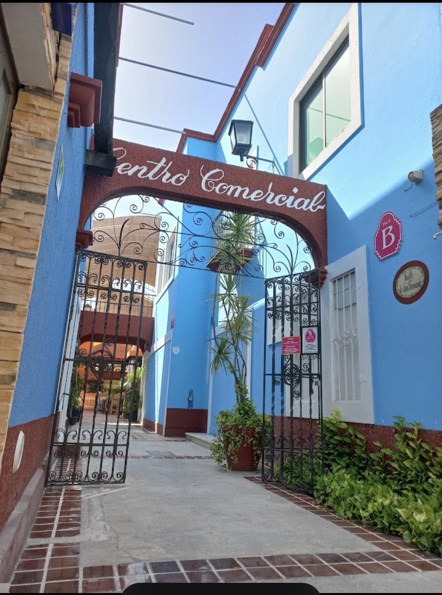 Commercial Space for Sale or Rent: Fully Furnished Offices in Plaza Bonita, Mercado 28, Cancún