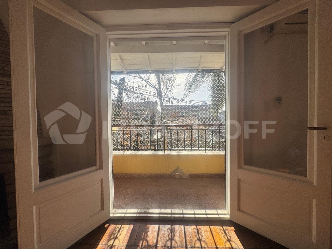 Spacious 4-room Upper-Level Penthouse for Sale with Balcony/Terrace/Grill - Florida Mitre
