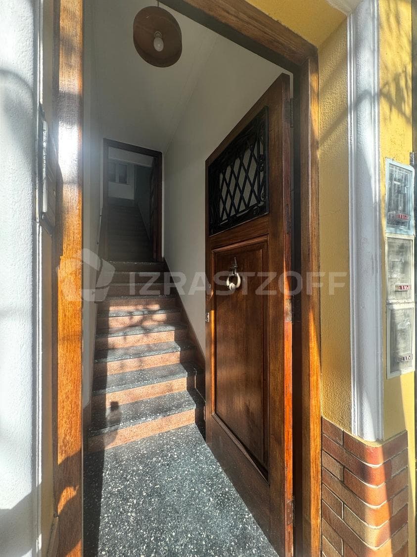 Spacious 4-room Upper-Level Penthouse for Sale with Balcony/Terrace/Grill - Florida Mitre