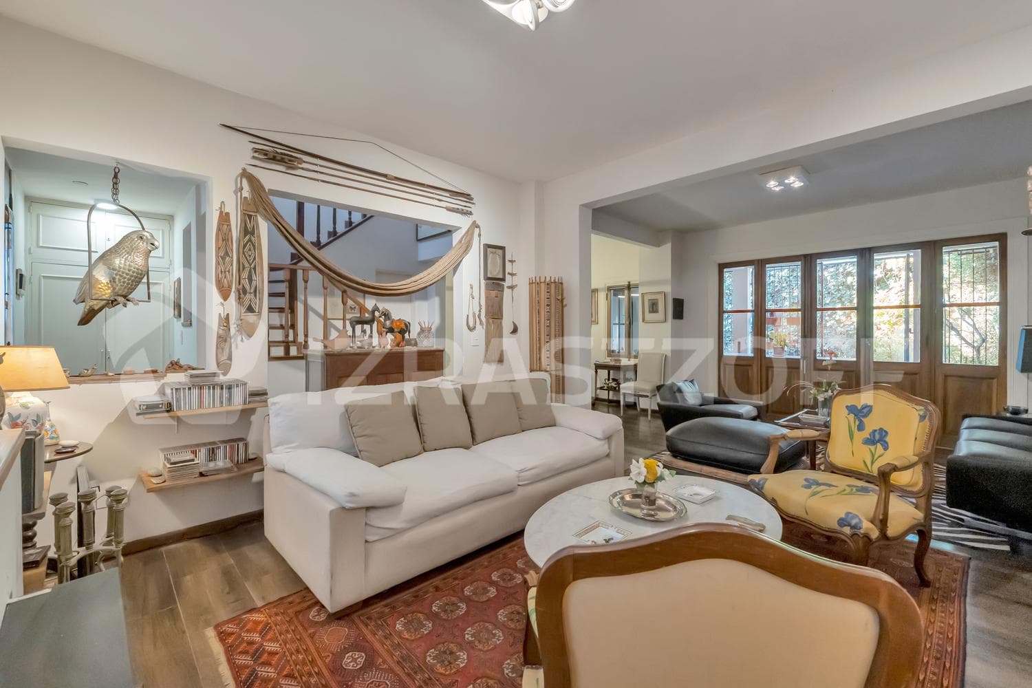 6-Room Renovated House for Sale, with a Porch, Barbecue, Garden, and Pool - La Horqueta, San Isidro