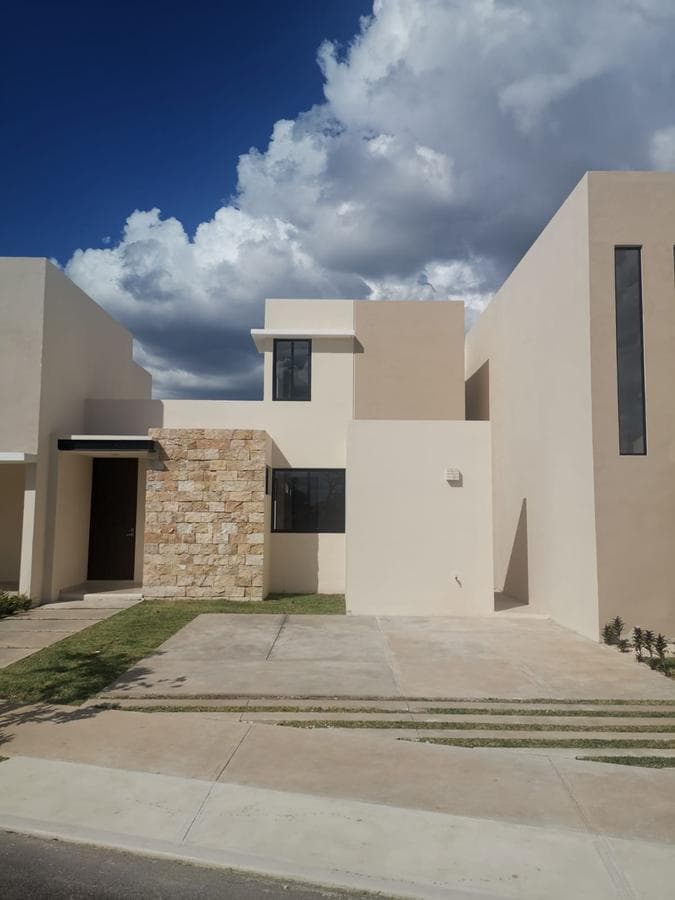 House for sale in Mérida, Yucatán, on a private street in Conkal.