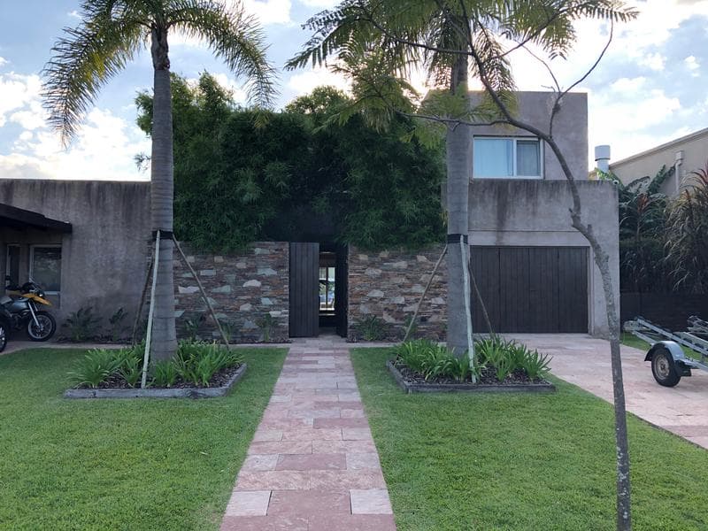 Lencke is selling - excellent home in Albanueva