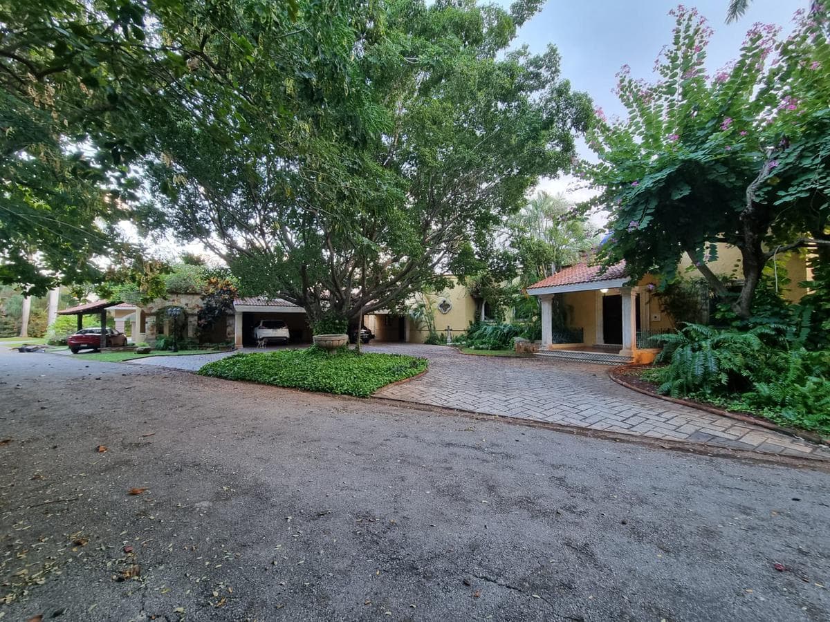 A country-style home with 4 bedrooms and a spacious yard on Privada San Ramón Norte