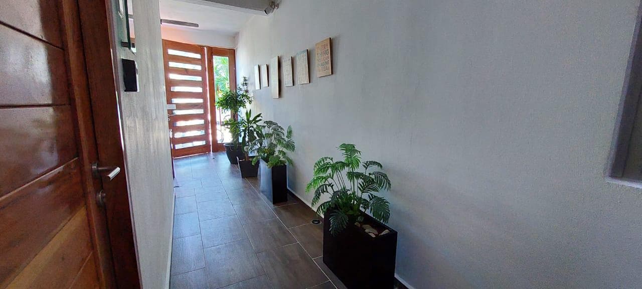 2-bedroom apartment for sale, just steps from 5th Avenue