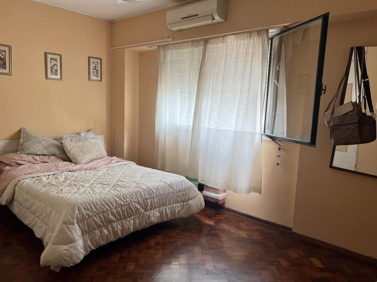 FOR SALE - 2-bedroom apartment with a balcony facing the back of the building - Downtown, Rosario.