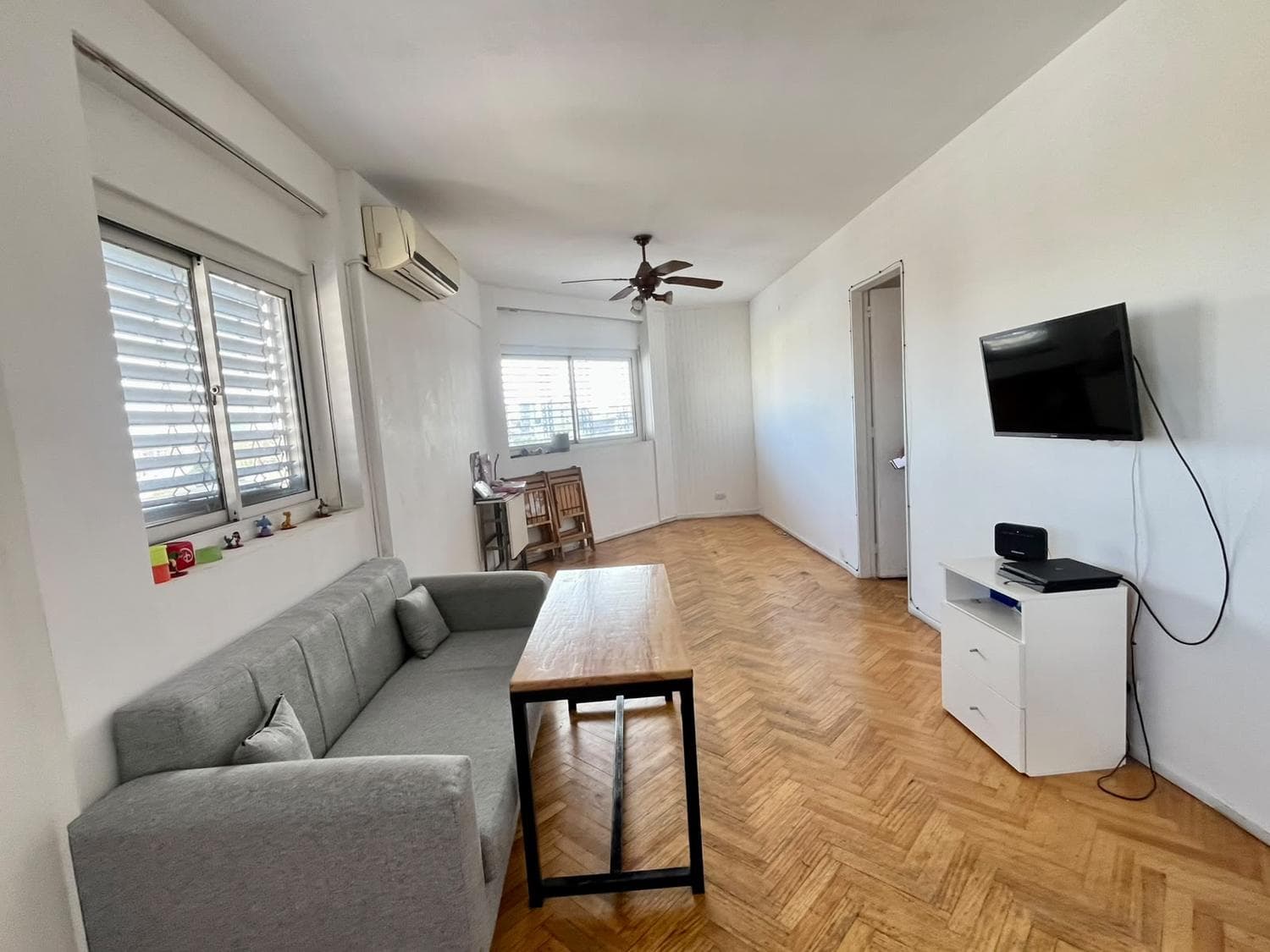 Apartment for Sale on Agronomia 6: Apartment with Balcony and Terrace