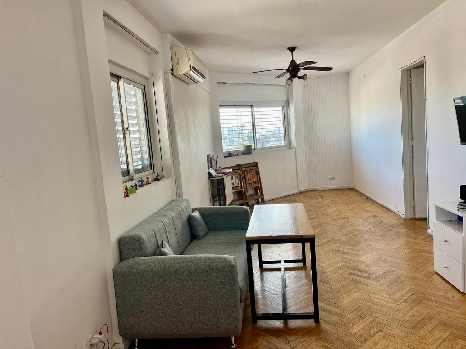Apartment for Sale on Agronomia 6: Apartment with Balcony and Terrace
