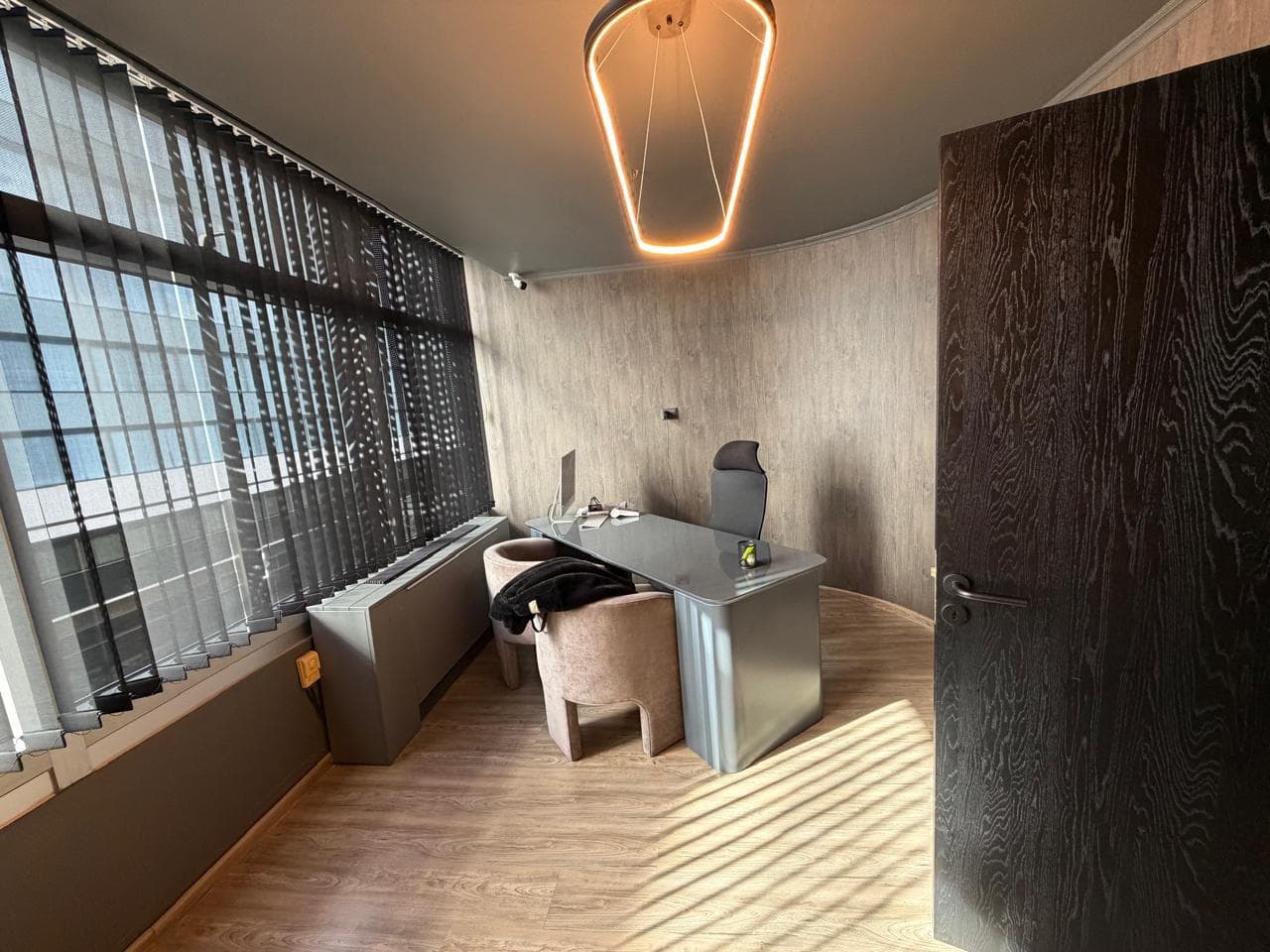 Excelente oficina en alquiler - 120 m2 - 1 cocheras - Amoblada (Opcional) - Puerto Madero